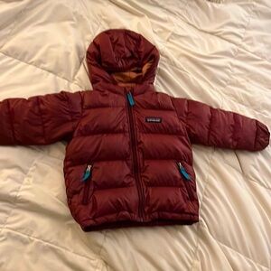Patagonia Baby Hi-loft Down Sweater Hoody. maroon and rose - 3T